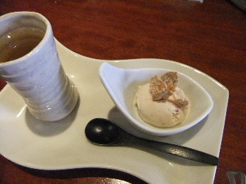 120912ラオパサ③、アイスクリームとジャスミン茶.JPG
