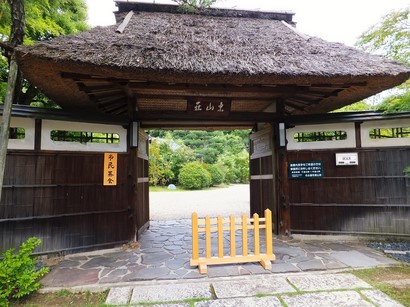 140718東山荘②、正門 (コピー).JPG