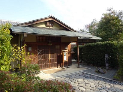 150104白鳥庭園茶室「清羽亭」②、玄関 (コピー).JPG