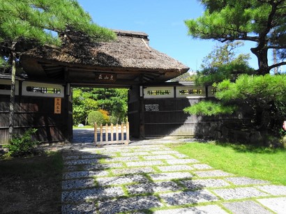 151002東山荘①、正門 (コピー).JPG