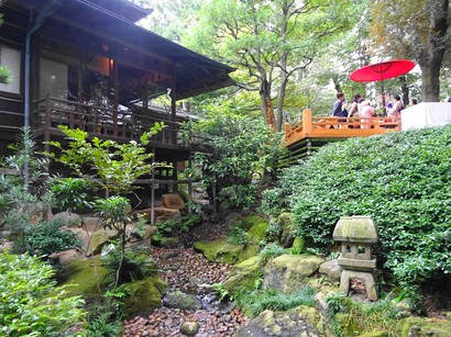 151010爲三郎記念館⑧、庭園の檜舞台 (コピー).JPG