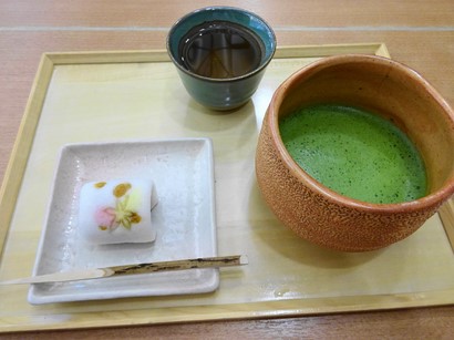 151017両口屋是清栄店②、お抹茶と生菓子 (コピー).JPG