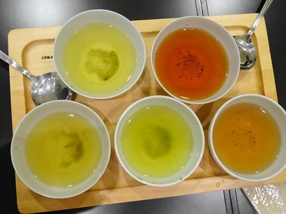 151026深緑茶房お茶教室⑥、飲み比べ（いろいろな玄米茶） (コピー).JPG