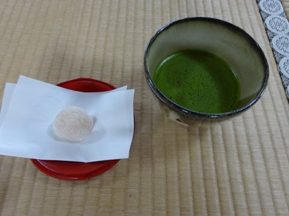 160105玄宮園⑤、お抹茶と和菓子 (コピー).JPG